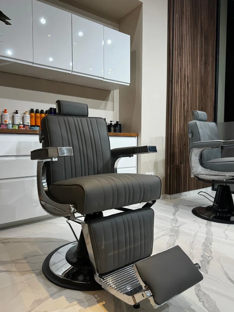 Menzo Barber Debrouckère Brussels barbershop
